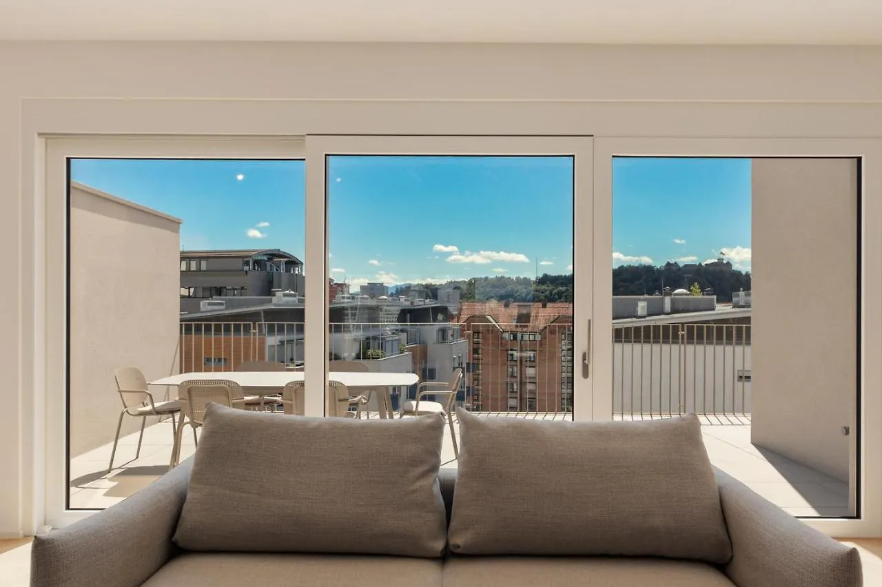 Modern Three-Bedroom Residence Masarykova With Private Parking Ljubljana